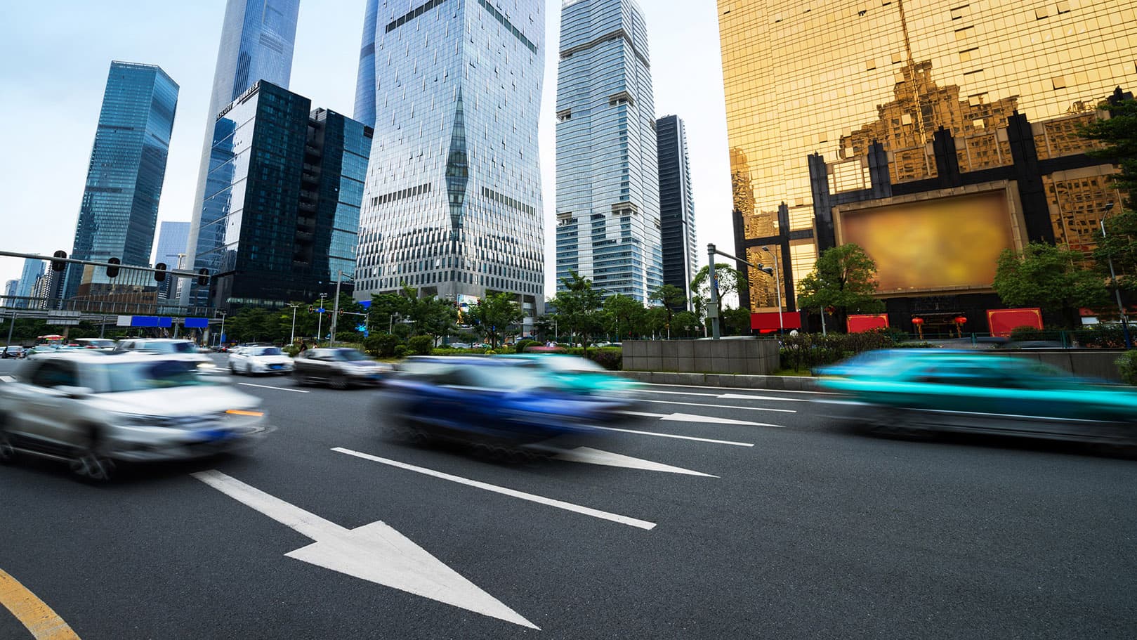 city-traffic-modern-skyscrapers city-traffic-modern-skyscrapers